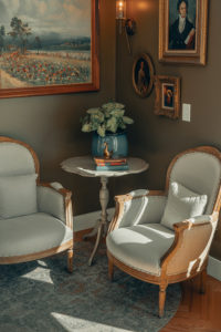 a well decorated room
